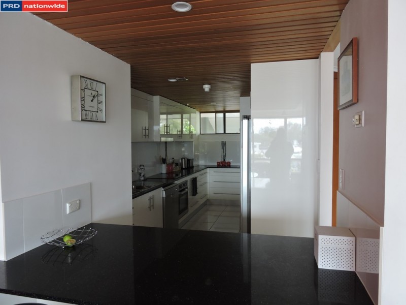 Unit 2 9-11 Spinnaker Drive, Sandstone Point QLD 4511