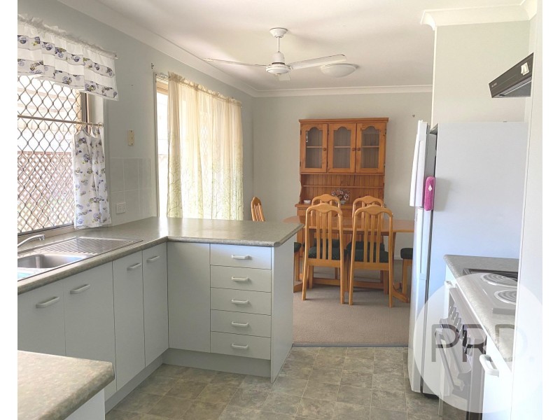1 Trevally Place, Sandstone Point QLD 4511