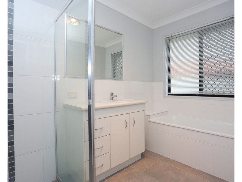 15 Honeybee Place, Ningi QLD 4511