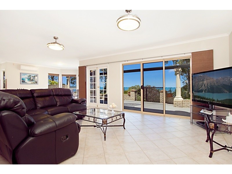 22 Howard Court, Sandstone Point QLD 4511