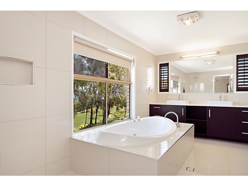 22 Howard Court, Sandstone Point QLD 4511