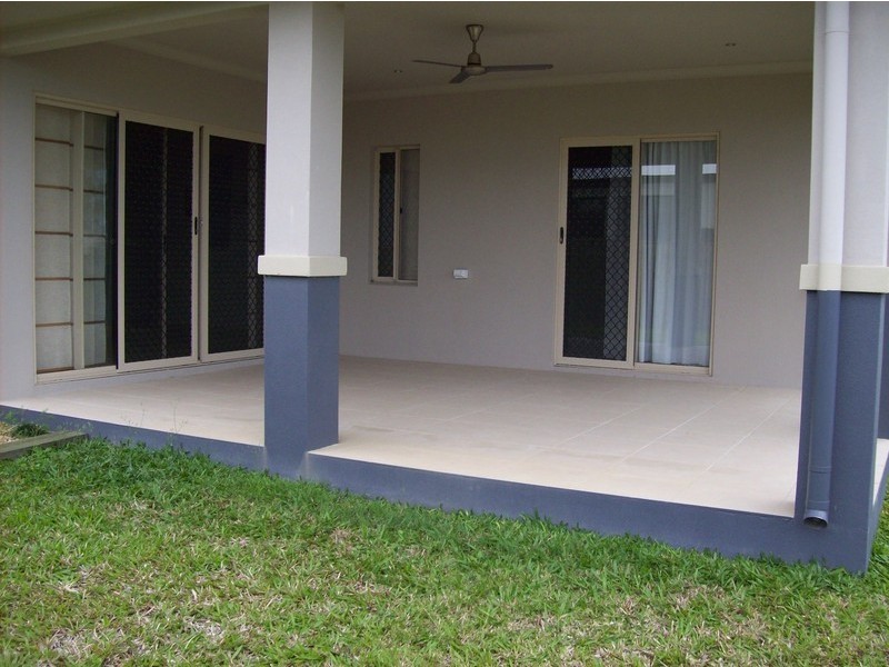 11 Shutehaven Cct, Bushland Beach QLD 4818