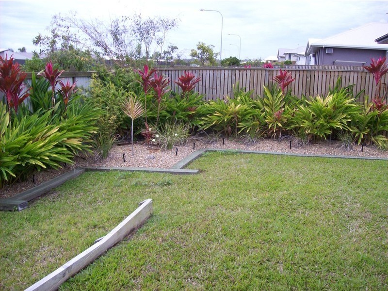 11 Shutehaven Cct, Bushland Beach QLD 4818