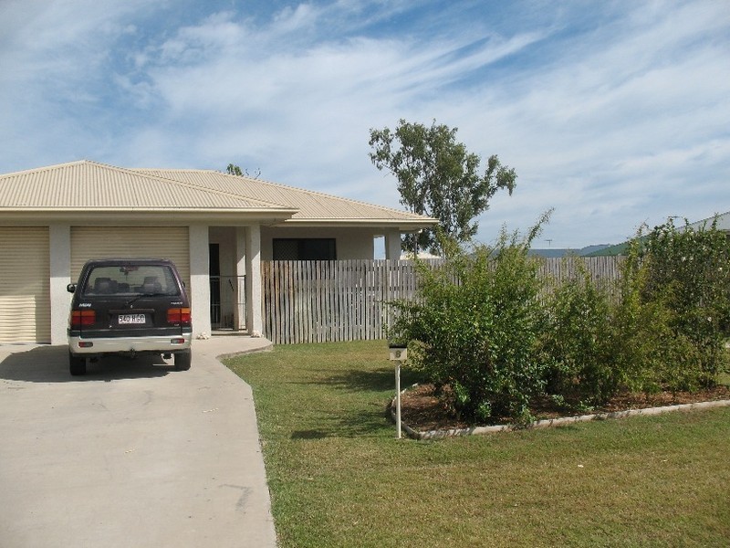 8 CRISTA COURT, Kelso QLD 4815