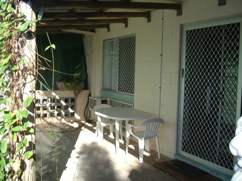 2/115 EYRE STREET, North Ward QLD 4810