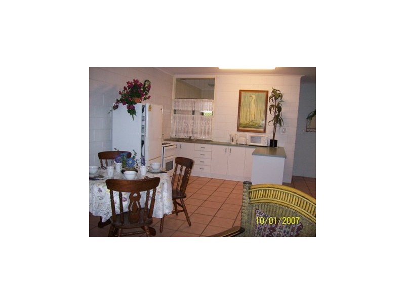 2/110 Eyre Street, North Ward QLD 4810