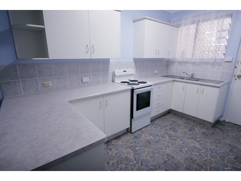 2/5 ROBERTS STREET, Hermit Park QLD 4812