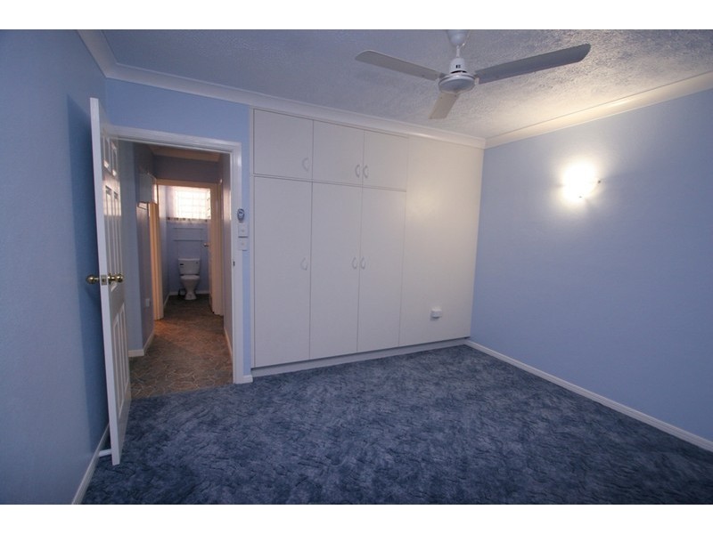 2/5 ROBERTS STREET, Hermit Park QLD 4812