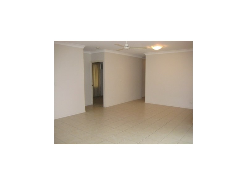 8 Crista Crt, Kelso QLD 4815