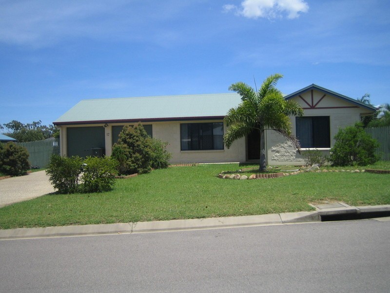 17 MENDI DR, Bushland Beach QLD 4818