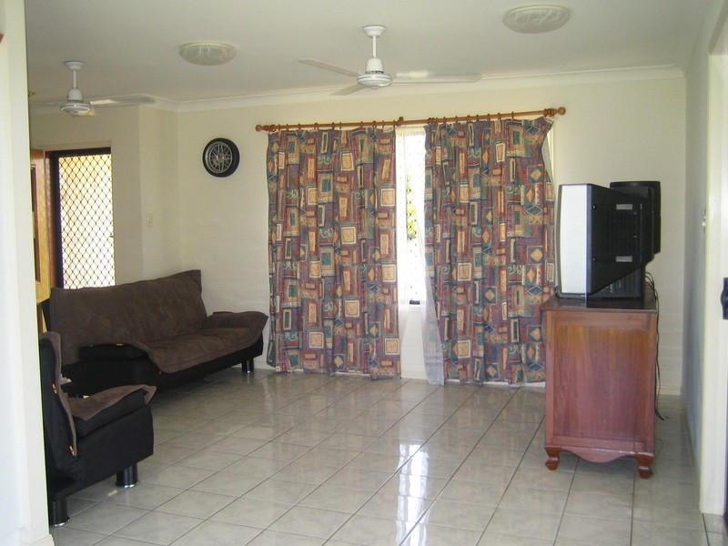 17 MENDI DR, Bushland Beach QLD 4818