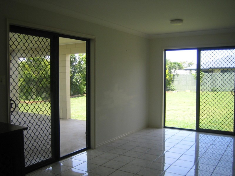 17 MENDI DR, Bushland Beach QLD 4818
