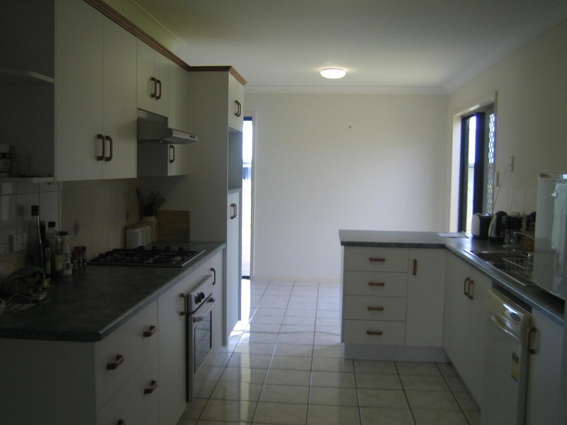 17 MENDI DR, Bushland Beach QLD 4818
