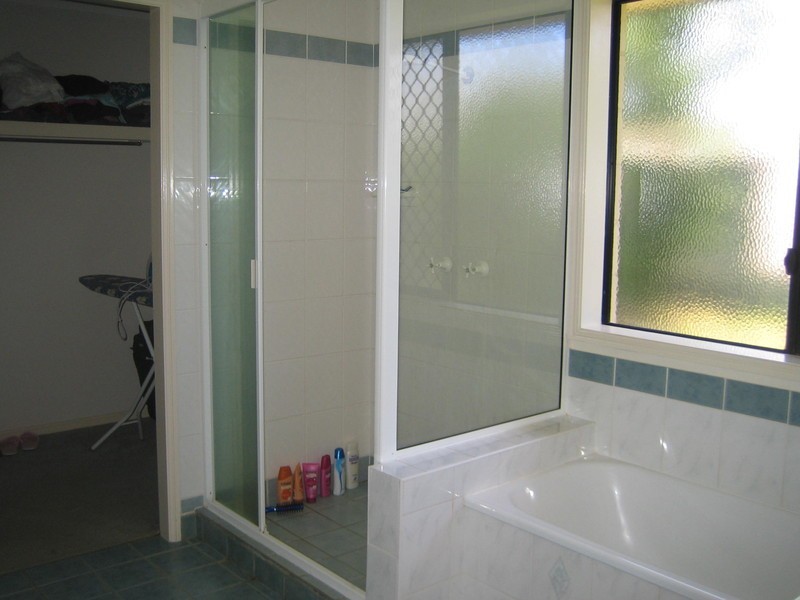 17 MENDI DR, Bushland Beach QLD 4818