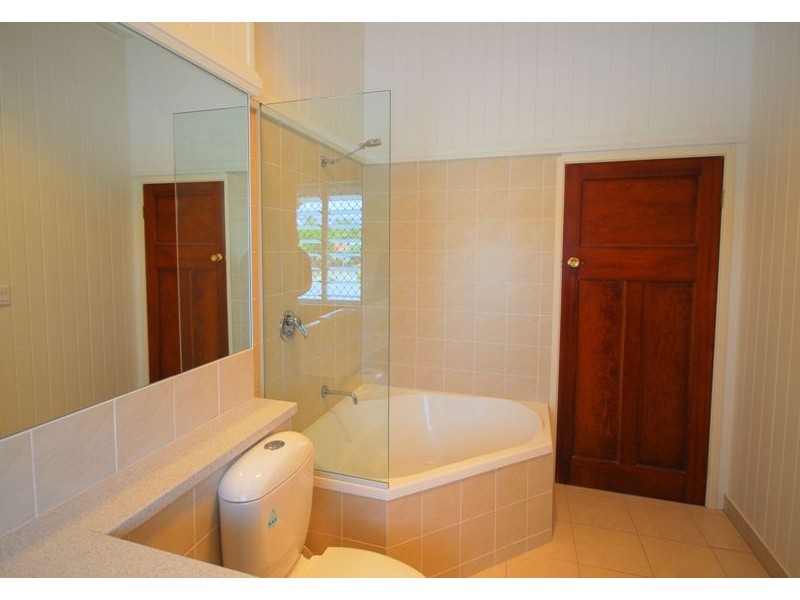 25 Princes Road, Hyde Park QLD 4812