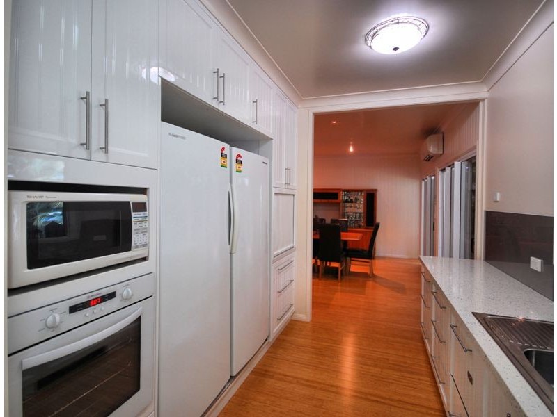 25 Princes Road, Hyde Park QLD 4812