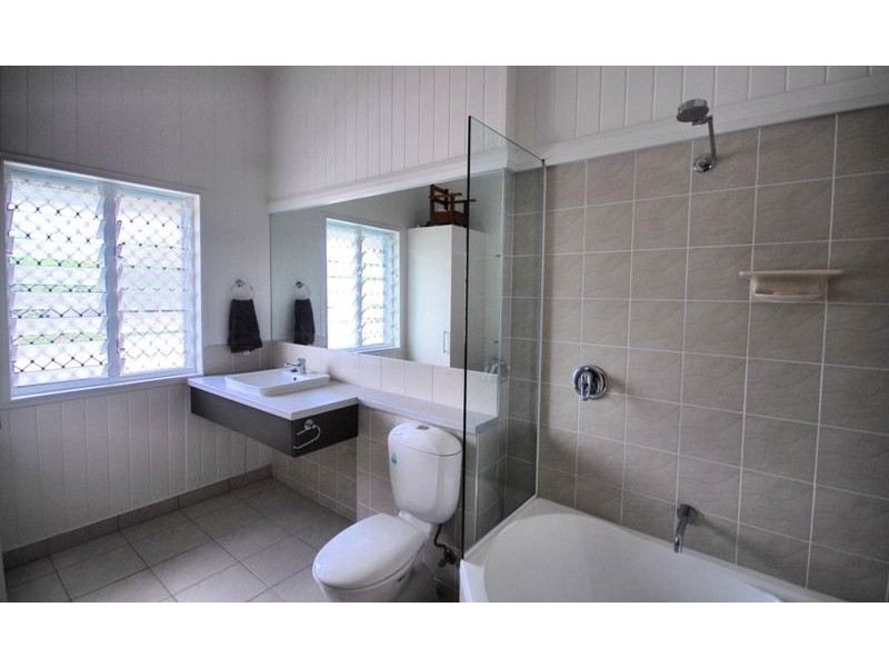 25 Princes Road, Hyde Park QLD 4812