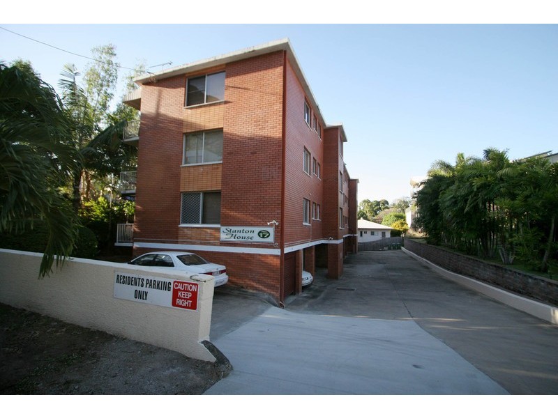 2/17 Stanton Terrace, North Ward QLD 4810