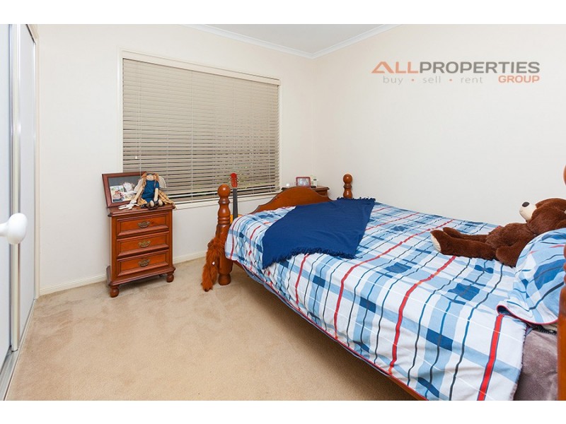 22 Sandalwood Street, Heathwood QLD 4110