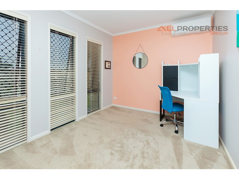 22 Sandalwood Street, Heathwood QLD 4110