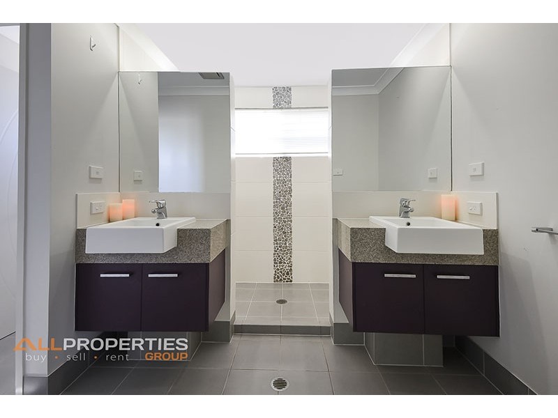 64 Lauradale Crescent, Ormeau QLD 4208