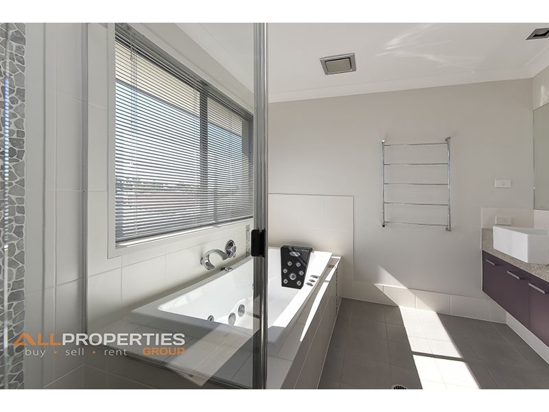 64 Lauradale Crescent, Ormeau QLD 4208