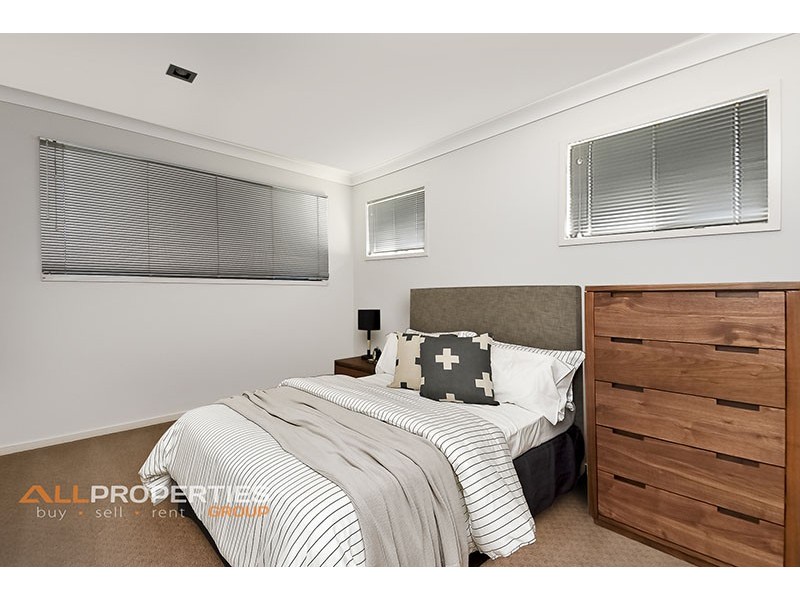 64 Lauradale Crescent, Ormeau QLD 4208
