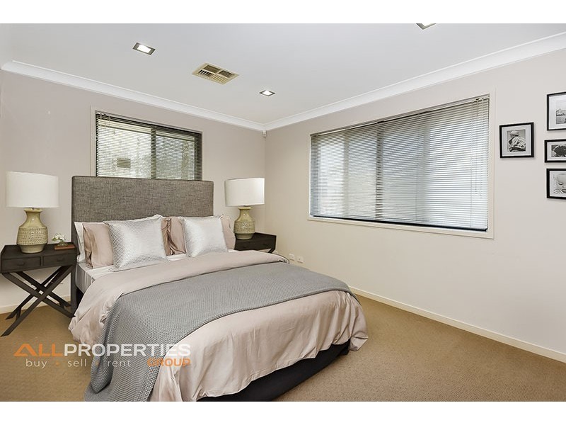 64 Lauradale Crescent, Ormeau QLD 4208