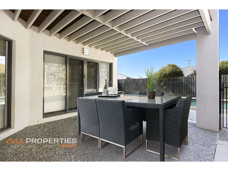64 Lauradale Crescent, Ormeau QLD 4208