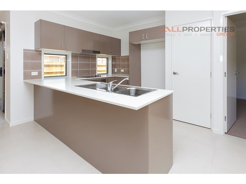 33 Mt Barney Crescent, Park Ridge QLD 4125