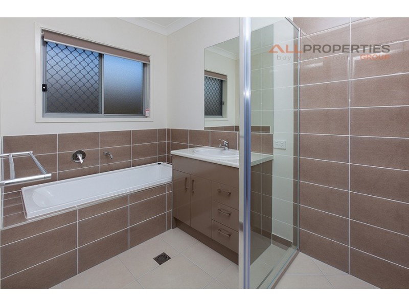 33 Mt Barney Crescent, Park Ridge QLD 4125