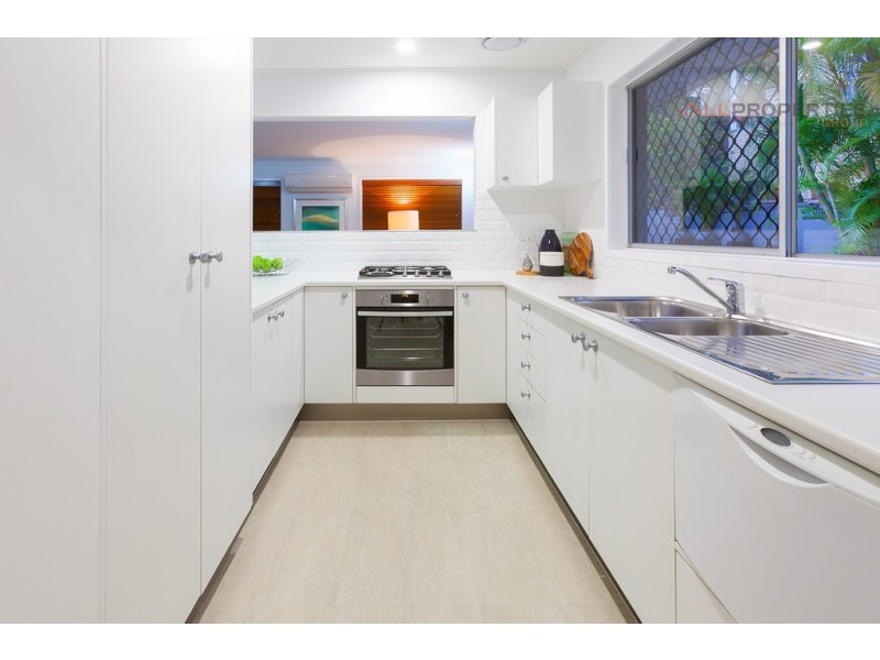 21 Kimba Street, Chapel Hill QLD 4069