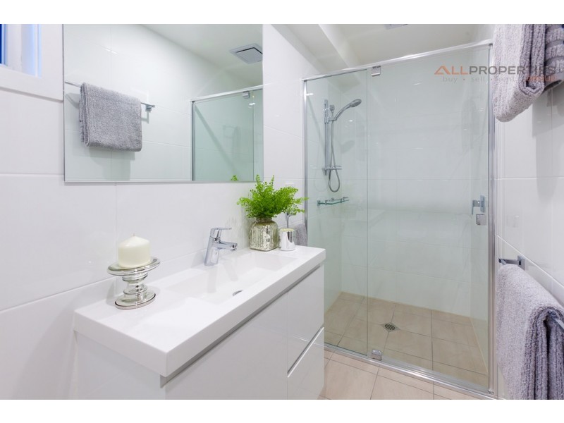21 Kimba Street, Chapel Hill QLD 4069