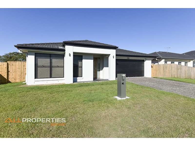 32 STRINGYBARK STREET, Regents Park QLD 4118