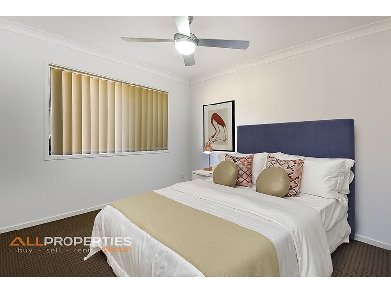 32 STRINGYBARK STREET, Regents Park QLD 4118