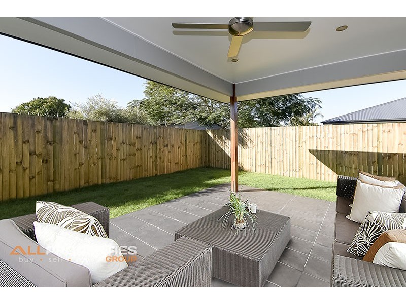 32 STRINGYBARK STREET, Regents Park QLD 4118