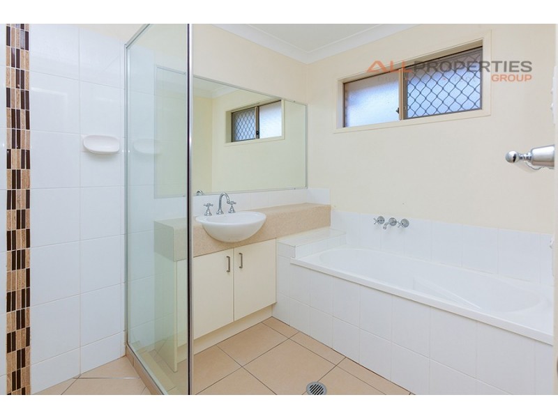 20 Dily Street, Hillcrest QLD 4118