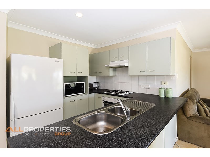 3 CINEAR CT, Regents Park QLD 4118