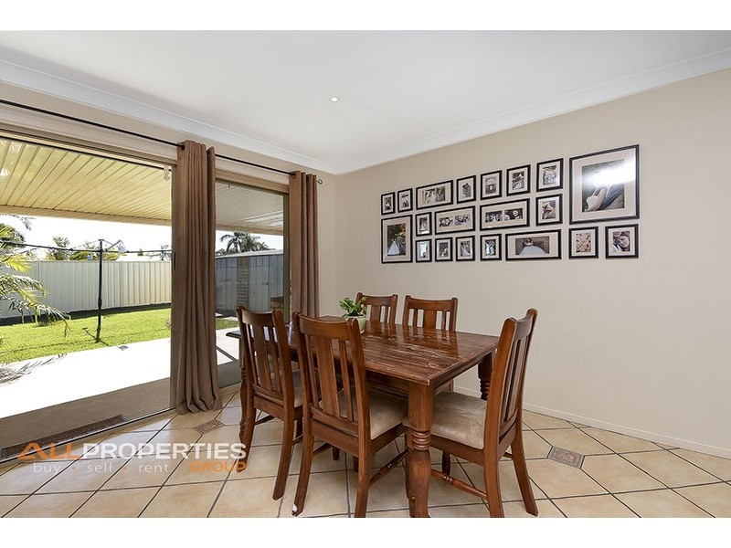 3 CINEAR CT, Regents Park QLD 4118