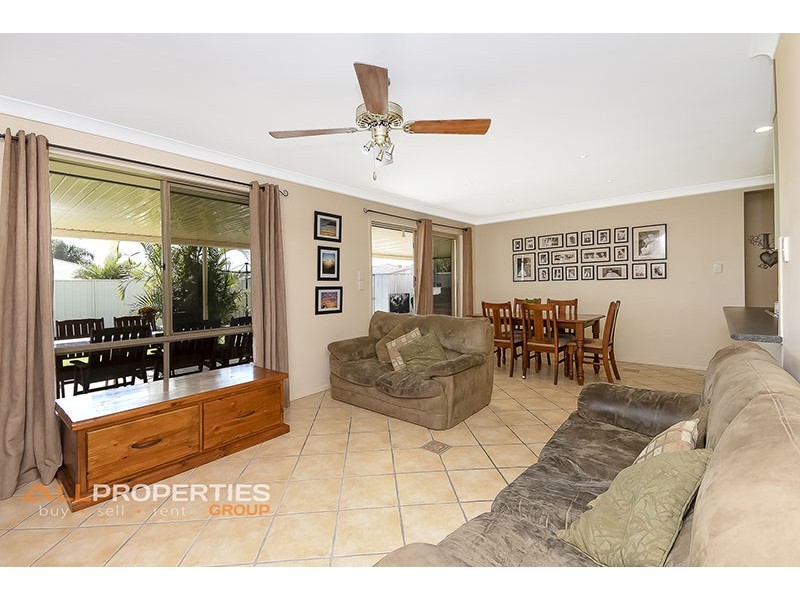 3 CINEAR CT, Regents Park QLD 4118