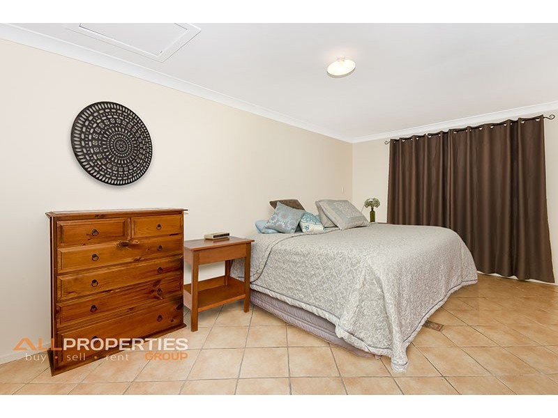 3 CINEAR CT, Regents Park QLD 4118