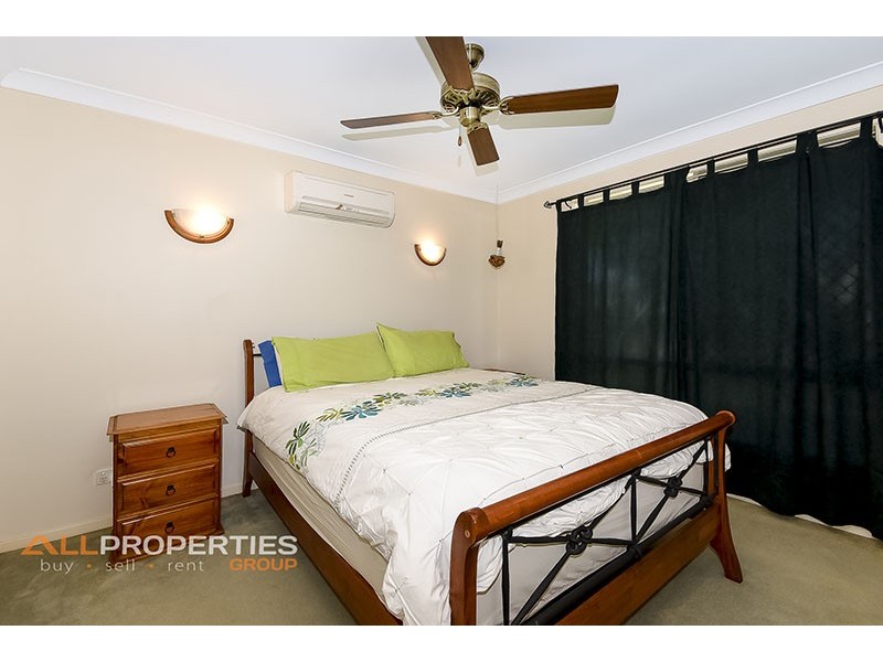 3 CINEAR CT, Regents Park QLD 4118