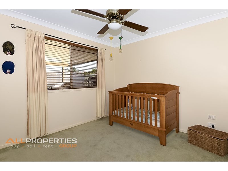 3 CINEAR CT, Regents Park QLD 4118