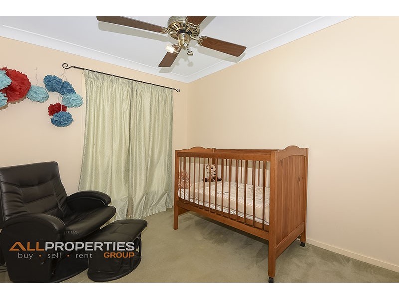 3 CINEAR CT, Regents Park QLD 4118
