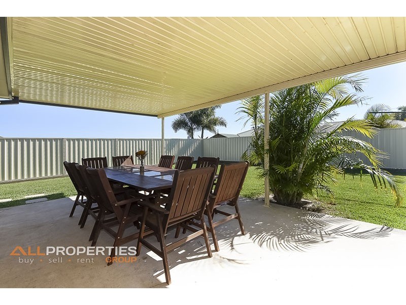 3 CINEAR CT, Regents Park QLD 4118