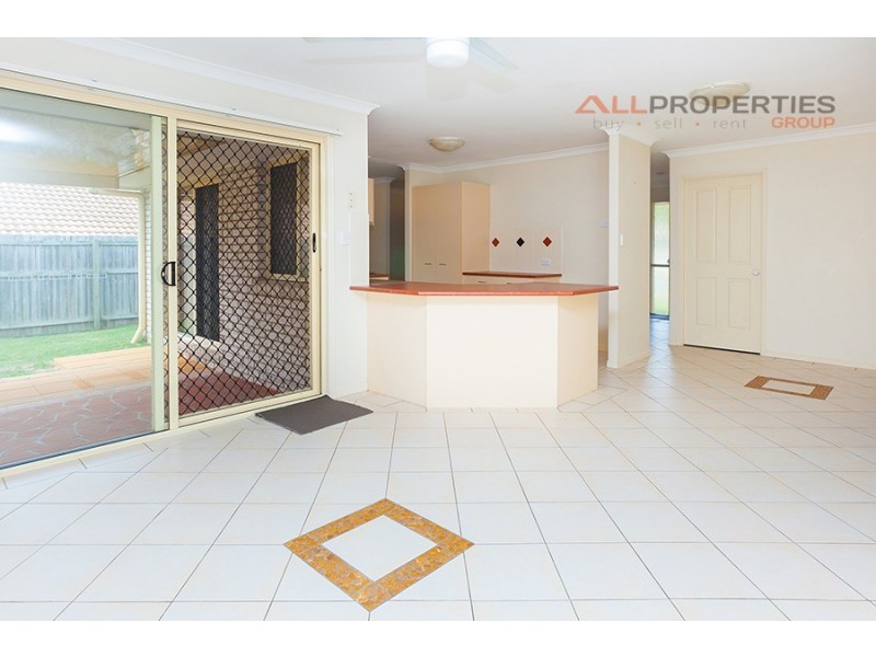 102 Watarrka Drive, Parkinson QLD 4115