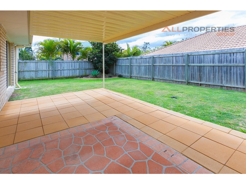 102 Watarrka Drive, Parkinson QLD 4115