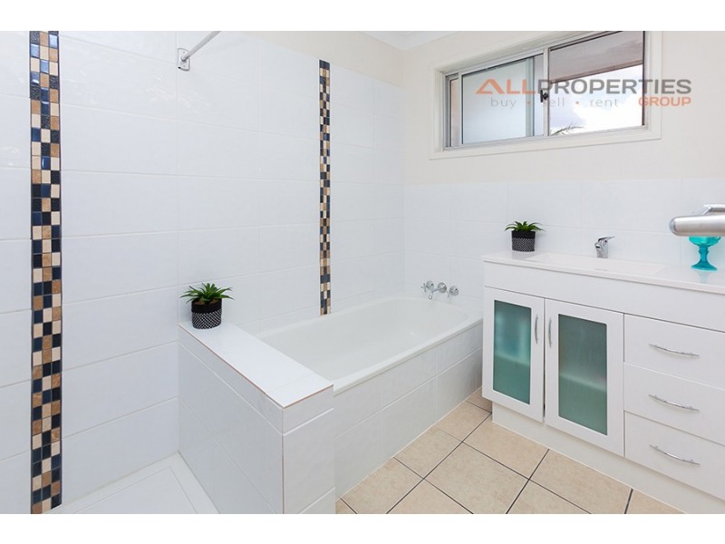 78 Peverell Street, Hillcrest QLD 4118