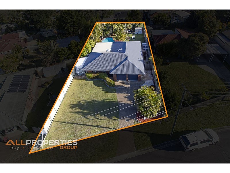 4 CYGNUS CT, Regents Park QLD 4118