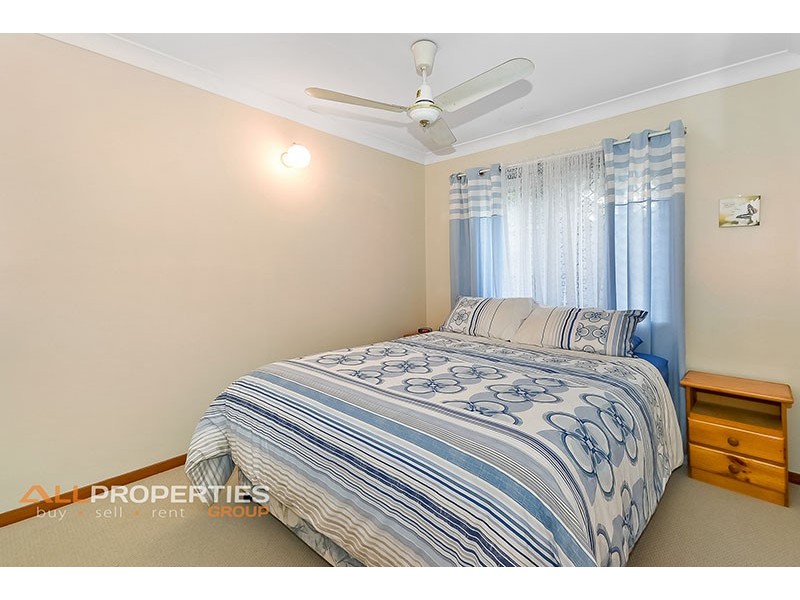 4 CYGNUS CT, Regents Park QLD 4118